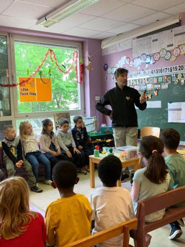 Ateliers pédagogique dans une classe maternelle