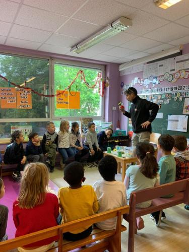 Ateliers pédagogique dans une classe maternelle