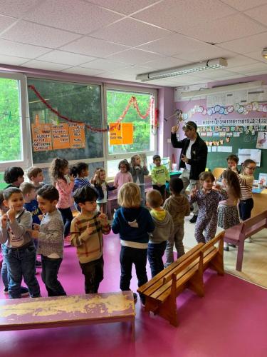 Ateliers pédagogique dans une classe maternelle