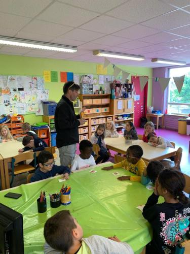 Ateliers pédagogique dans une classe maternelle